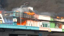 Los bomberos controlan el incendio originado en una nave de frutas de Mercamadrid