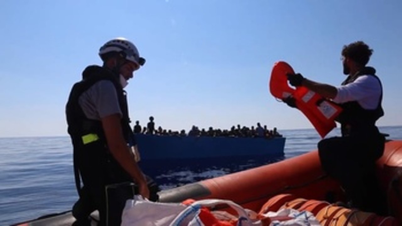 Más de 1.500 migrantes llegan a las costas italianas en las últimas horas