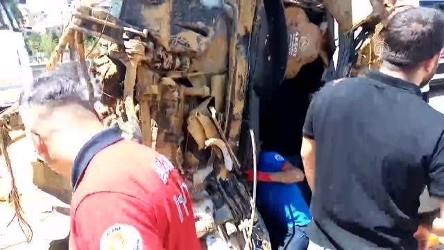 Tırla kamyonun çarpıştığı kazada 3 kişi yaralandı