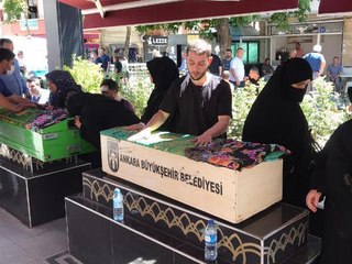 Son dakika haberi... Yaralandığı kazada ölen öğretmen eşi ile 5 yaşındaki kızının cenazesine katıldı