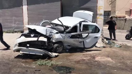 İş yerinin duvarına çarpan otomobilin sürücüsü öldü, kuzeni yaralandı