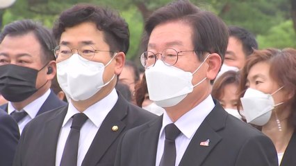 이재명, 5·18 묘지 참배..."강하고 유능한 민주당" / YTN