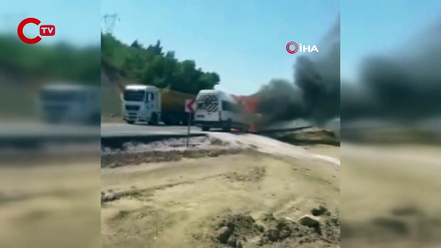 İşçi servis minibüsü alev alev yandı