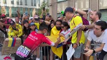 Nairo Quintana y el cariño de la gente en París