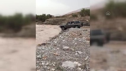 Umman'da etkili olan sağanak yağış hayatı olumsuz etkiliyor (1)