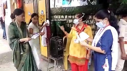 दूसरे दिन 10860 परीक्षार्थियों में से 10409 ने दी परीक्षा, दूसरी पारी में बारिश में भीगते हुए पहुंचे अभ्यर्थी