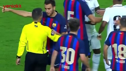Barcelona-Real Madrid maçında saha karıştı!