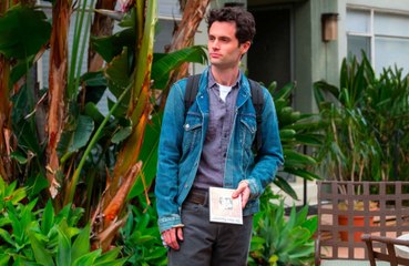 Actor Penn Badgley says faking masturbation on camera is more awkward than sex scenes