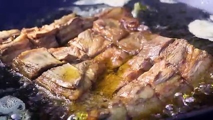 游侠松   8斤五花肉下锅炸的金黄酥脆，两小伙一口气吃完简直太爽了！ Two guys eat 8 Jin of streaky pork at a time. It's delicious!