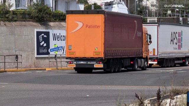 Disminuyen colas y atascos para llegar a Francia desde el puerto británico de Dover