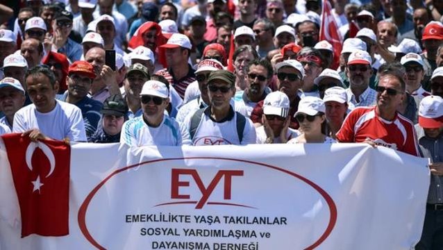 Milyonlarca EYT'li heyecanla bekliyor! İşte sorunun çözümü için masadaki 3 farklı formül