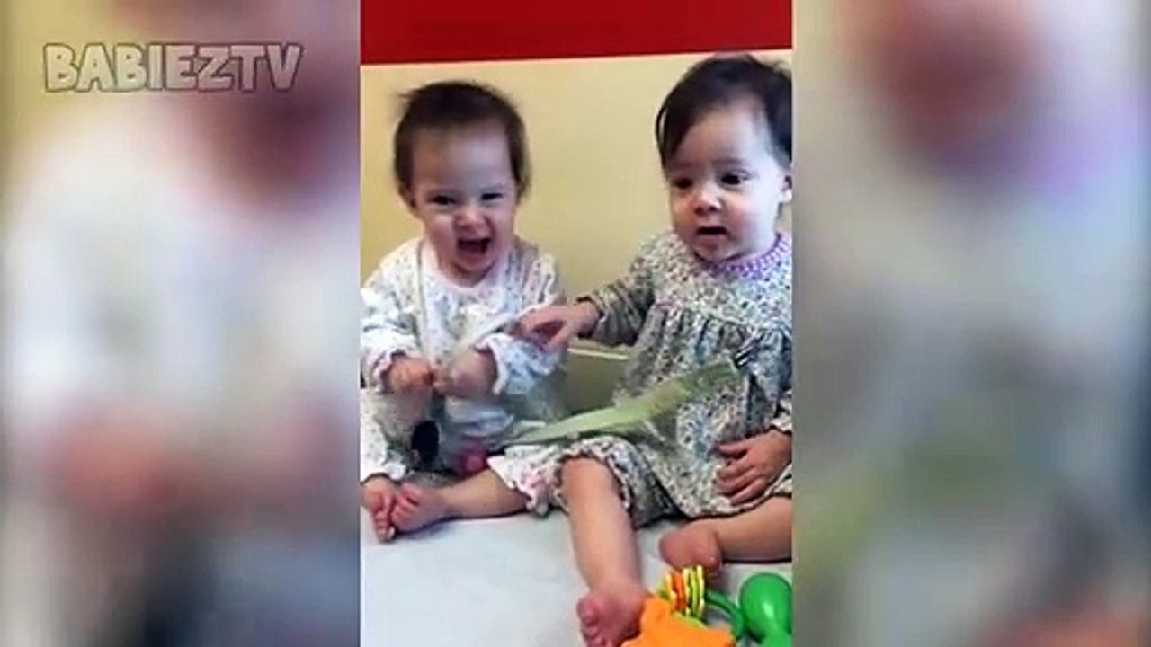 Combattre les bébés jumeaux La compilation est la plus difficile à ne pas tenter!