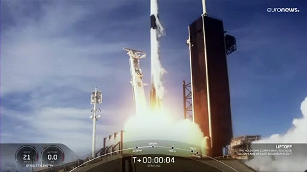 Nova frota de satélites Starlink no espaço