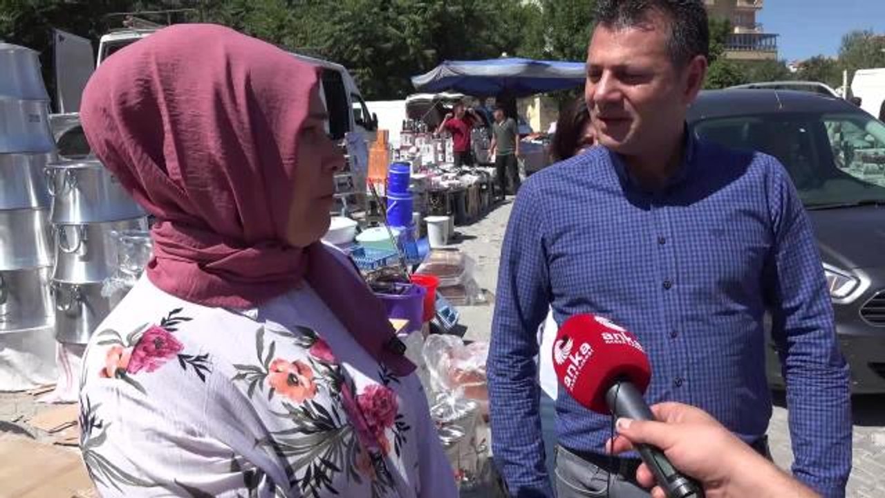 Aksaray'da Pazar Alışverişi Yapan Gurbetçi: "Ben Türkiye'de Yaşamam. Bu Pahalılıkta Asla Yaşamam"