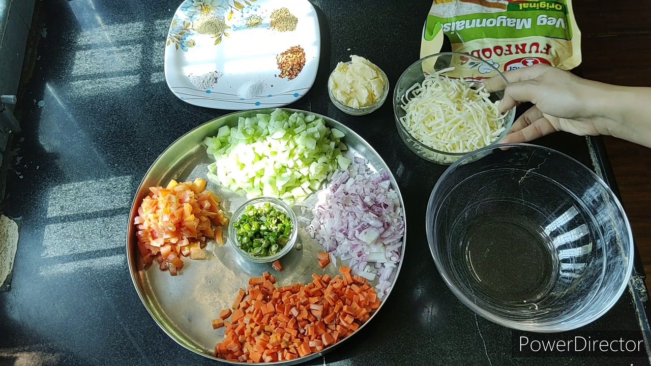 Vegetable and  mayonnaise sandwich / Mumbai Street style style sandwich 