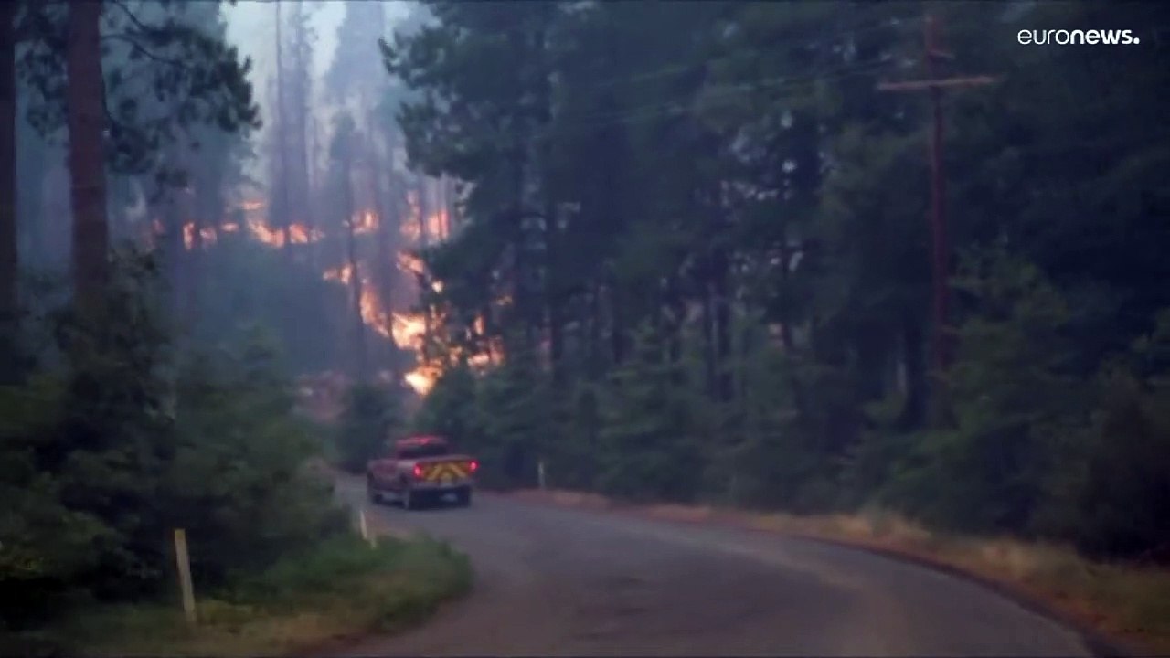 Un violent incendie continue de s'étendre en Californie, des milliers d'évacués