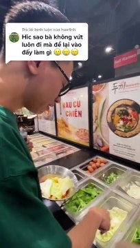 Clip: Quán lẩu nổi tiếng Hà Nội bị khách tố phục vụ rau còn nguyên sinh vật lạ đang bò