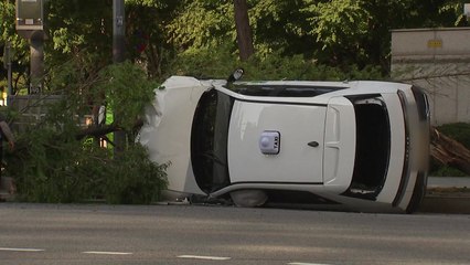 서울 상암동에서 택시 전복 사고...1명 경상 / YTN