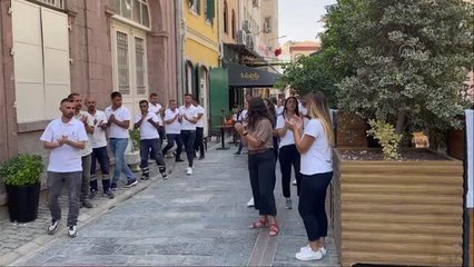 İşten çıkarılan işçiler İzmir Büyükşehir Belediyesini protesto etti