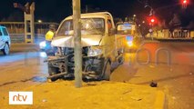 Un árbol, un poste y dos vehículos chocados tras accidente en la Av. Simón López