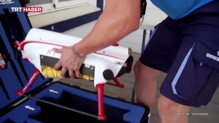 İspanya'da boğulmak üzere olan çocuğa dronla can yeleği ulaştırıldı