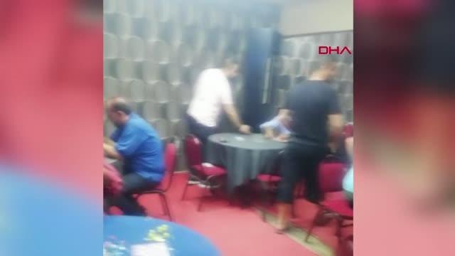 İZMİR'DE 2 KAHVEYE KUMAR BASKINI; 82 KİŞİYE 149 BİN LİRA CEZA