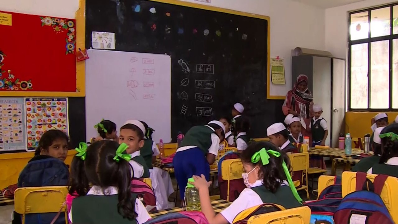 بعد شهر ونصف من التوقف.. عودة التلاميذ إلى المدارس في سريلانكا