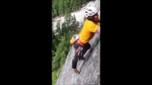 Grosse frayeur pour cet homme qui escalade une montagne