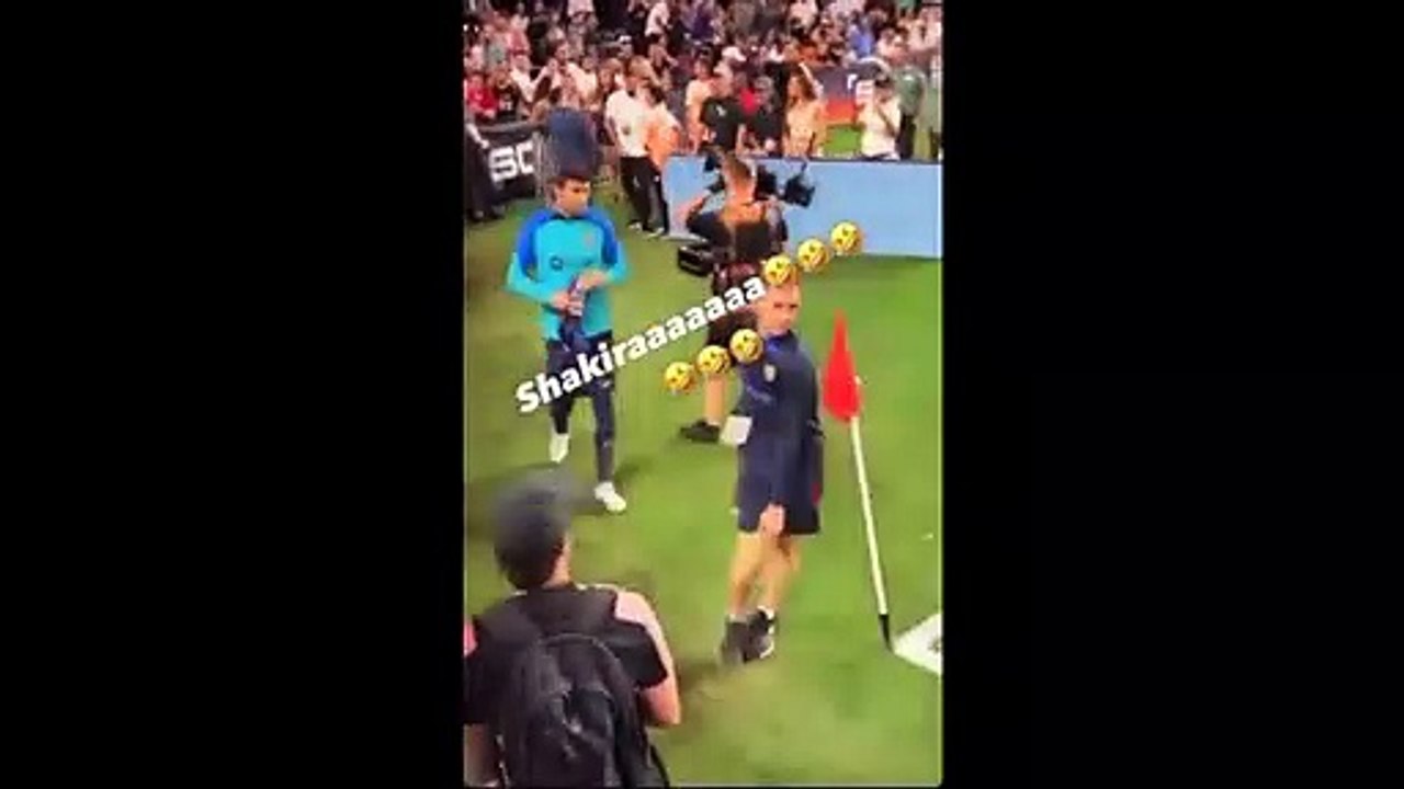 "Shakira, Shakira": abuchean a Gerard Piqué en partido y le gritan el nombre de la barranquillera