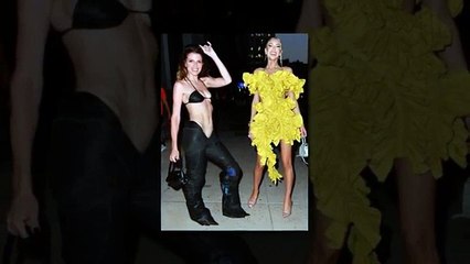 Düşük bel modasına uyan Julia Fox, kasıklarına kadar inen dekoltesiyle ağızları açık bıraktı