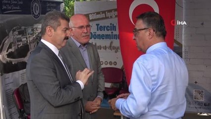 Rektör Savaş, tercih ve tanıtım standını ziyaret etti