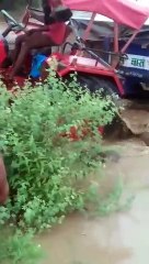 कछावन गांव के लोगों की बेबसी : ट््यूब पर खाट और खाट पर मरीज