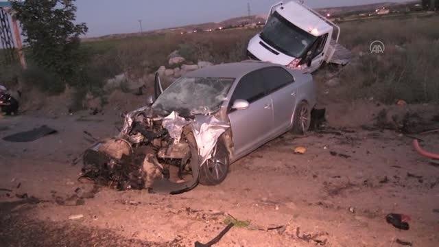 İki otomobille kamyonetin çarpıştığı kazada 5 kişi yaralandı