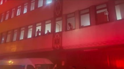 Ayakkabı imalathanesinde çıkan yangında üst katlarda mahsur kalanlar kurtarıldı