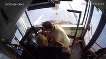 Son dakika haber! İzmir'de ESHOT'ta görevli kadın şoföre saldırı anı kamerada