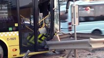 Üsküdar'da servis aracının sıkıştırdığı İETT otobüsü bariyerlere ok gibi saplandı