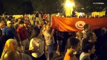 شاهد: سعيّد وأنصاره في شوارع العاصمة التونسية احتفالا بالفوز في استفتاء الدستور الجديد