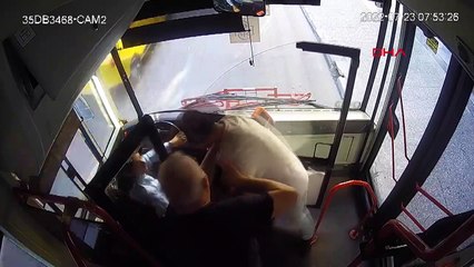 İzmir'de kadın şoföre yumruklu saldırı!