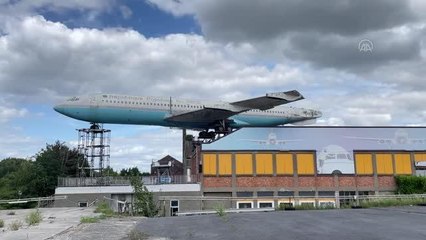 Belçika'da çatıya yerleştirilen Boeing 707
