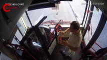 İzmir'de kadın otobüs şoförüne yumruklu saldırı