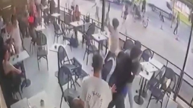 İstanbul’da bir kafede bıçaklı, sopalı kavga