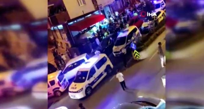 İşlem yapmak isteyen polise soda şişesi fırlatıp saldırdılar