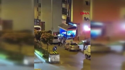 İSTANBUL-ARNAVUTKÖY'DE EHLİYETSİZ SÜRÜCÜNÜN YAKINLARI POLİSE SALDIRDI