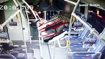 Metrobüste tacizciye kadından tekme yağmuru kamerada