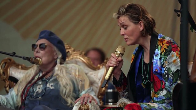 Joni Mitchell chante Both Sides Now en live