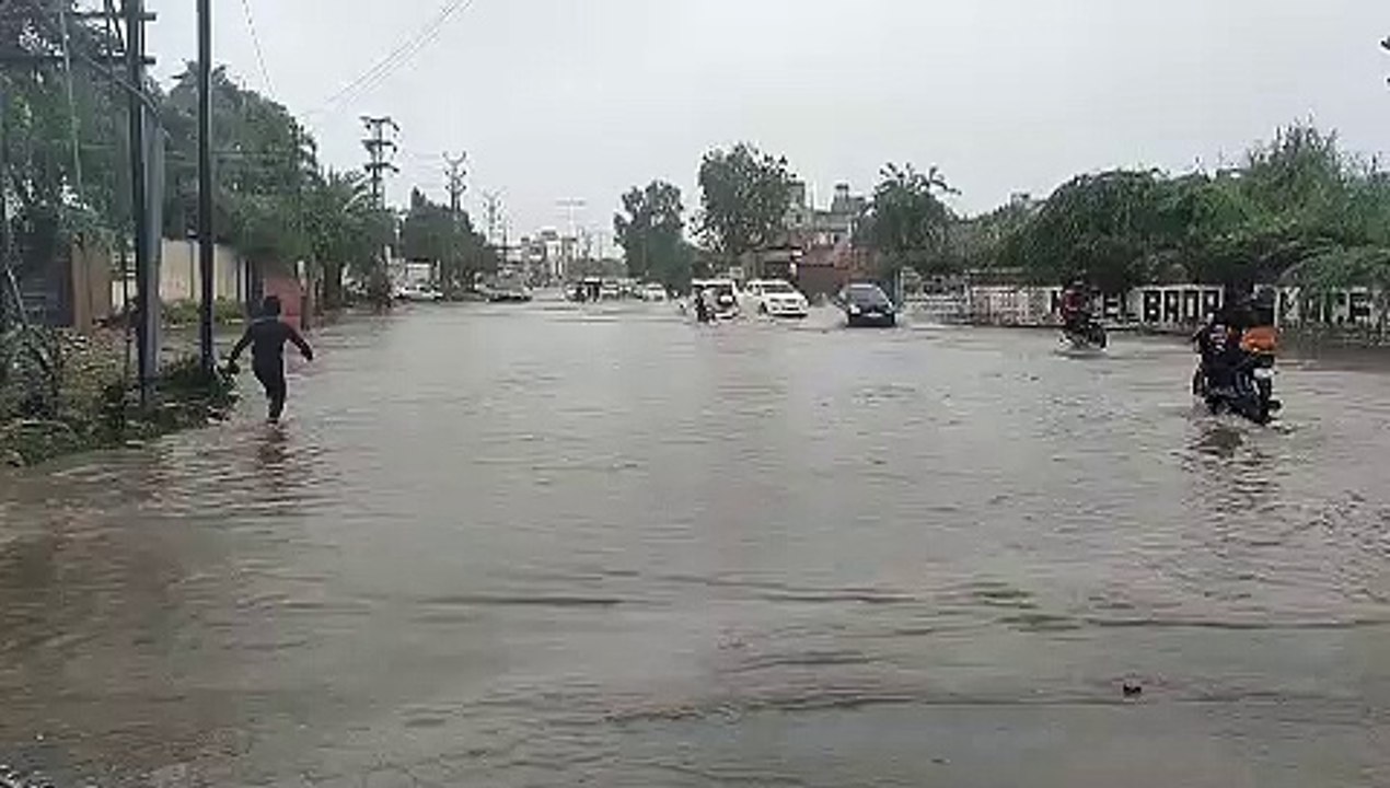 Heavy Rain Live Update: सड़कें बनी दरिया, घरों...