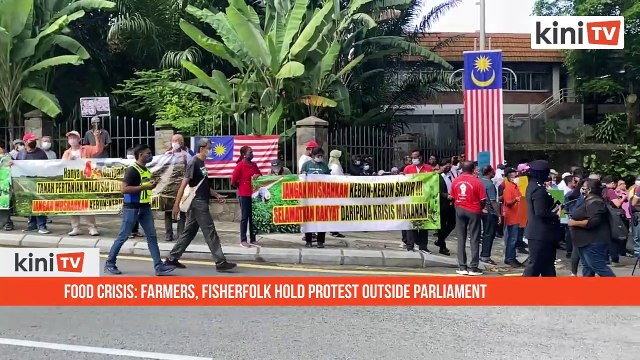 Food crisis: Farmers, fisherfolk hold protest outside Parliament