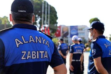 Sağır ve dilsiz numarasıyla dilencilik yapan şahıs, zabıtayı görünce konuşmaya başladı