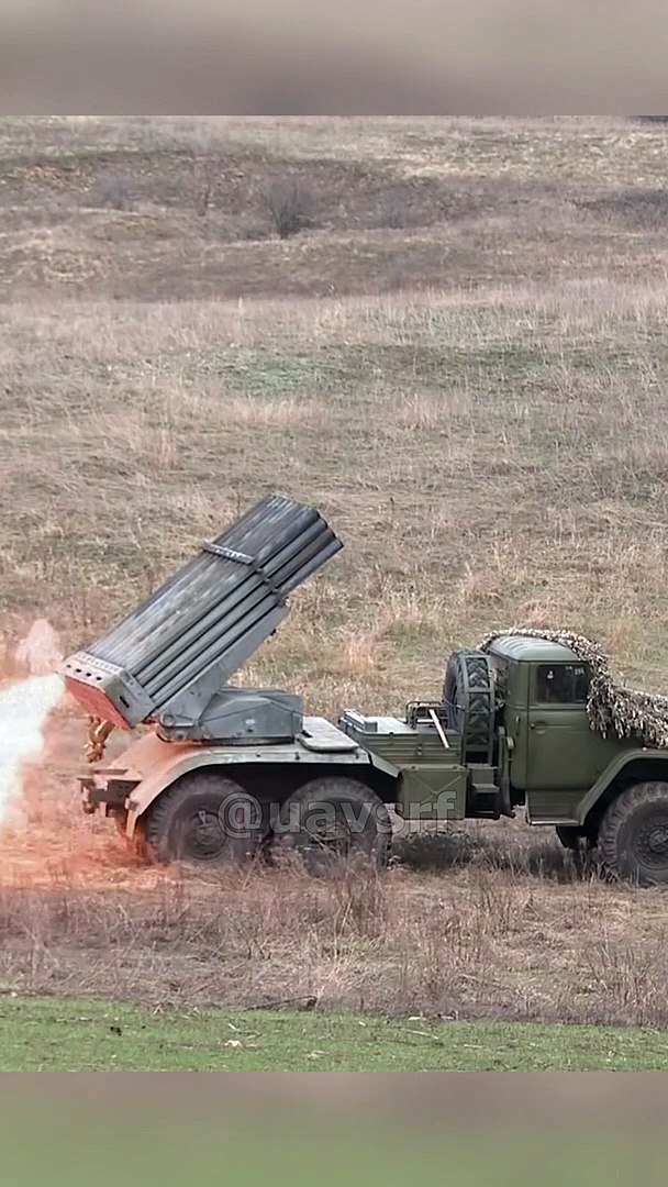 ⁣Николаев, снаряд попал возле остановки | Миколаїв, снаряд потрапив біля зупинки