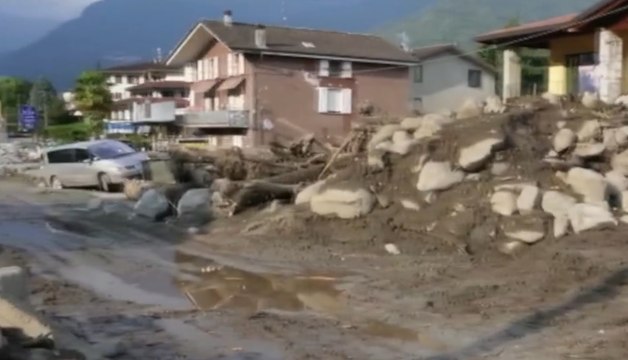 Maltempo, torrente straripa nel Bresciano: evacuati residenti a Niardo e Braone (29.07.22)